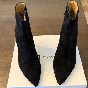 NEIMAN MARCUS BLACK SUEDE BOOTS WITH BACK TASSELS